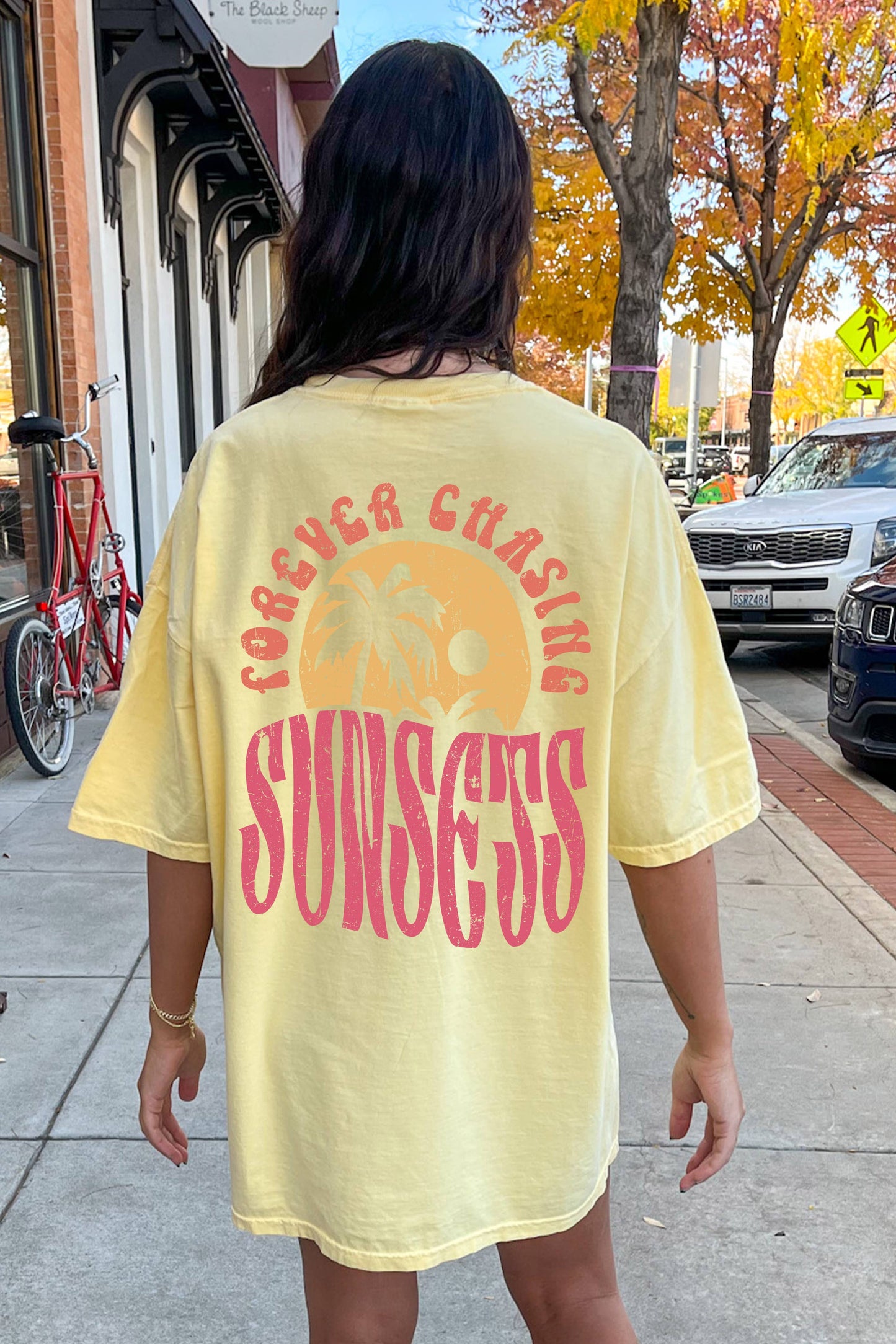 YELLOW SUNSETS TEE